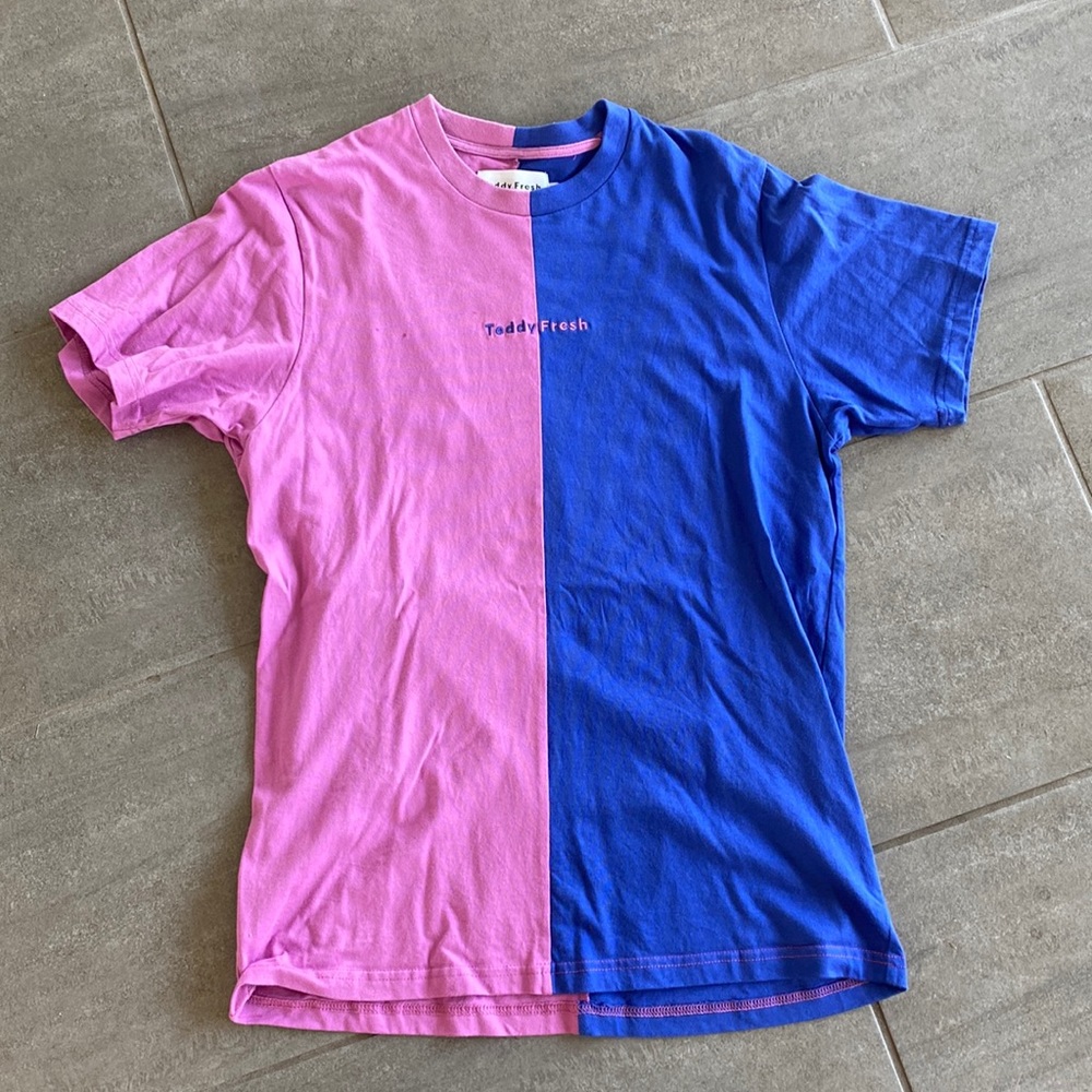 Teddy Fresh short sleeve tee. Size medium. Pink and Blue.